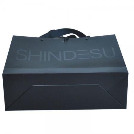 China Spot UV Luxus Geschenk schwarz Papier Einkaufstasche mit Ripsband