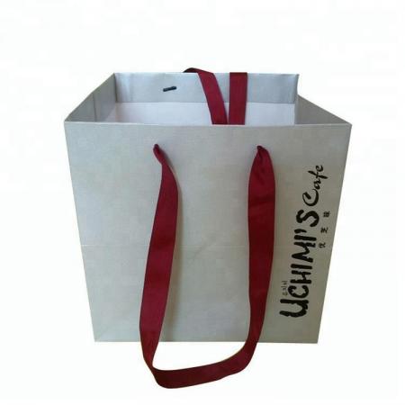 lieferantendesign individuell gestaltete verpackung eco luxuspapiereinkaufstaschen mit druck markennamen logo