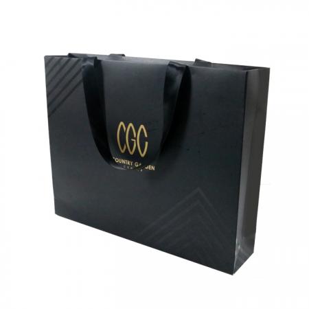 neue gold logo heißfolienprägung schwarz matt kraftpapiertüte mit baumwollseilgriffen