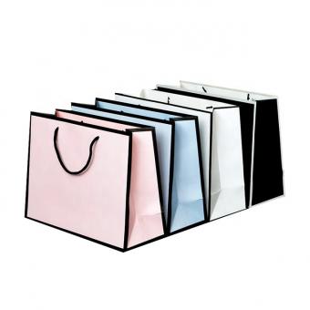 Großhandel Mode benutzerdefinierte Boutique Kleidung einkaufen Geschenkverpackung beschichtet Papiertüte