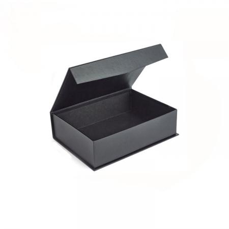 schwarzer, luxuriöser Geschenkkarton aus recyceltem Karton mit Klappdeckel