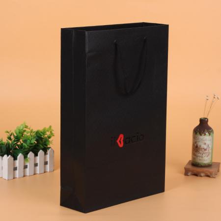 China Lieferant benutzerdefinierte Logo-Druck schwarz weiß braun beschichtet Papier Geschenkbeutel